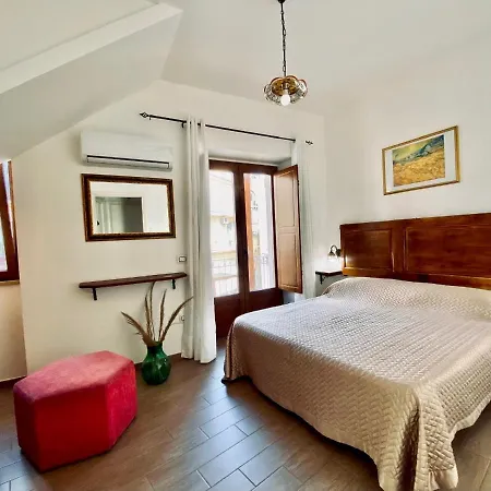 بيت ضيافة Casa Ferrara تاورمينا
